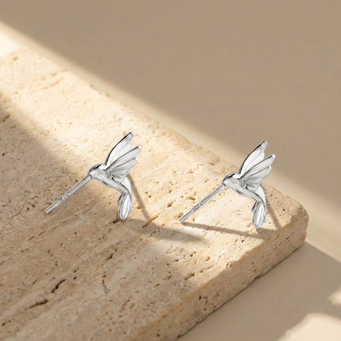 Humming Grace Stud Earrings